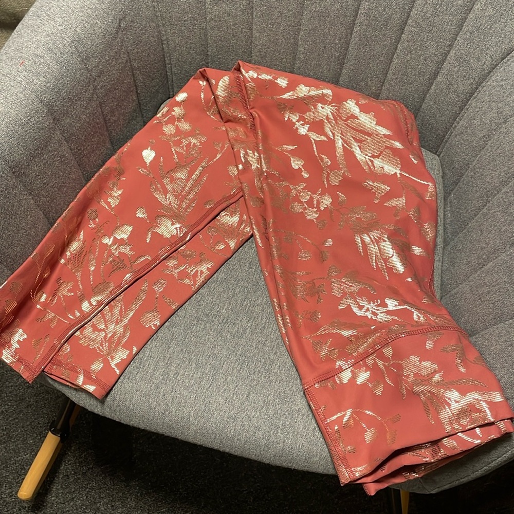 Brand new metallic leggings